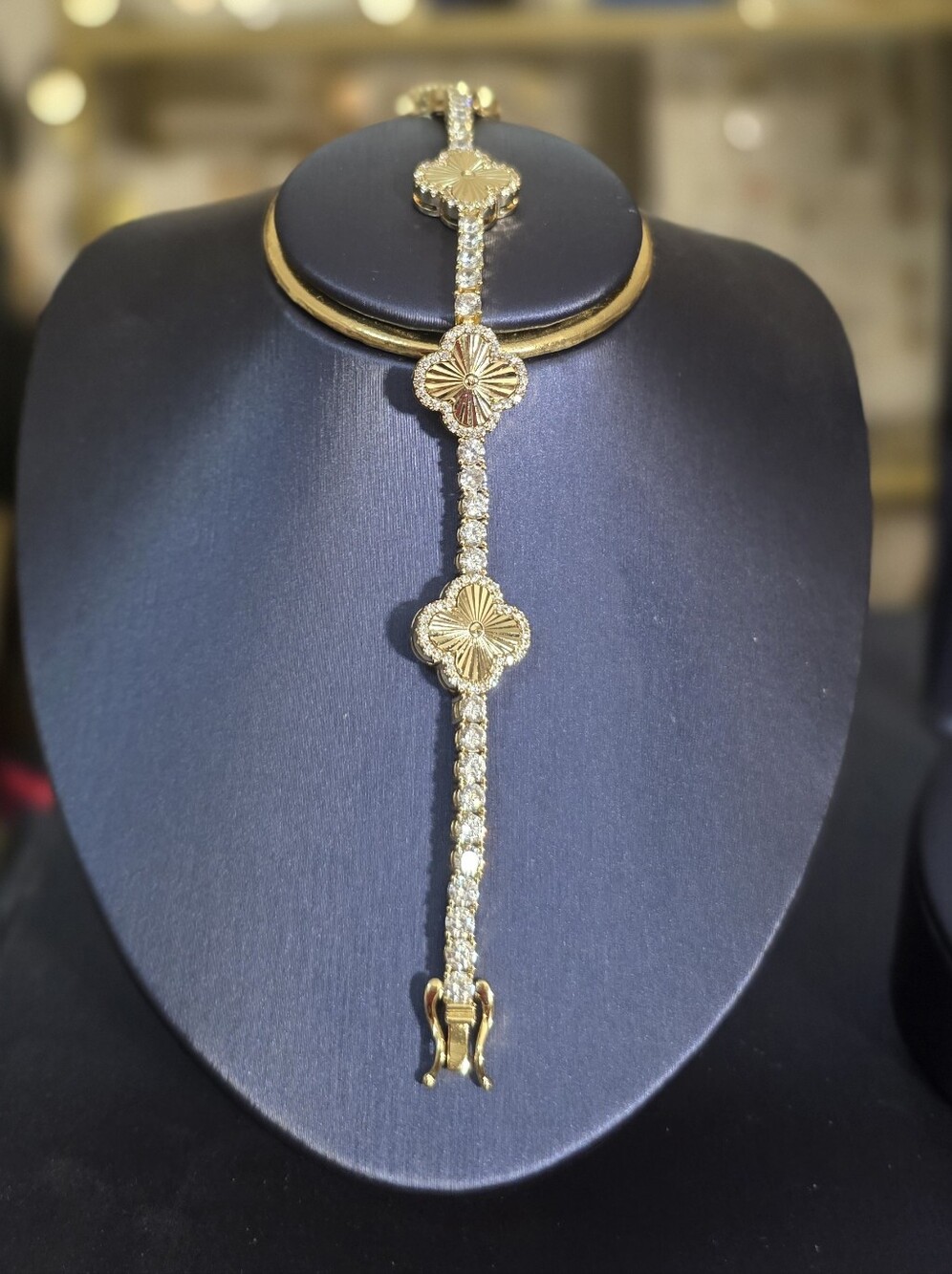 Elegant Gold Plated Floral Link Bracelet - Gold